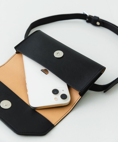 RODE SKO（ロデスコ）の「『MADE IN JAPAN』 ウエストポーチベルトバッグ（ボディバッグ/ウエストポーチ・レディース・BLACK/CAMEL/OFF・One）」の2枚目の写真