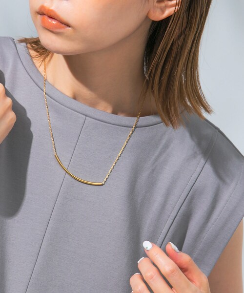 URBAN RESEARCH ROSSO（アーバンリサーチロッソ）の「Curvy line necklace（ネックレス・レディース・GOLD・Free）」の3枚目の写真