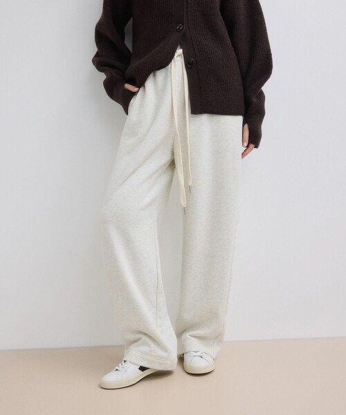 ADAM ET ROPE'(アダムエロペ)の「【WEB限定】ワイドスウェットパンツ(その他パンツ・レディース・チャコール/キナリ系・34/36/38)」の16枚目の写真