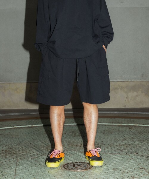 URBAN RESEARCH(アーバンリサーチ)の「Wide Dad BREEZY TECH CARGO SHORTS(その他パンツ・メンズ・D.NAVY/BLACK/CHARCOAL・1/2)」の7枚目の写真