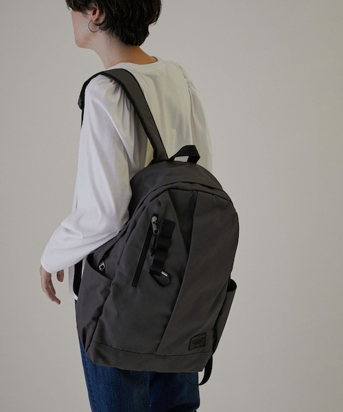 ADAM ET ROPE'（アダムエロペ）の「【WEB限定】[ショルダーバッグ付き・ユニセックスで使える・軽量・A4対応・大容量]バッグパック 3（バックパック/リュック・レディース・ブラック/グレー/グレー系/ダークブラウン/ネイビー・F）」の12枚目の写真