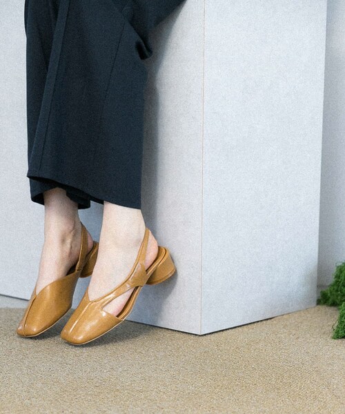 KBF（ケイビーエフ）の「アシンメトリーストラップパンプス（パンプス・レディース・BLACK/CAMEL・36/37/38）」の20枚目の写真