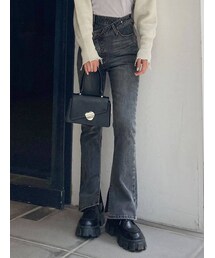 EMODA | アシンメトリーフィットジャストウエストフレアジーンズ(デニムパンツ)