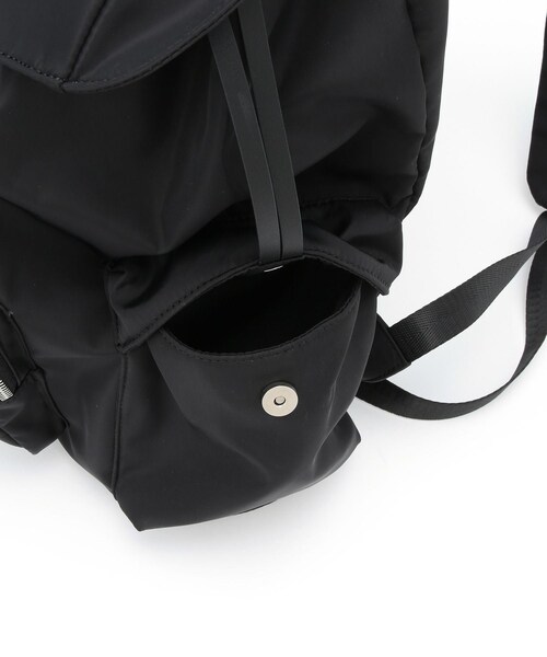 ADAM ET ROPE'(アダムエロペ)の「【WEB限定】フラップポケットリュックサック(バックパック/リュック・レディース・ブラック・F)」の17枚目の写真