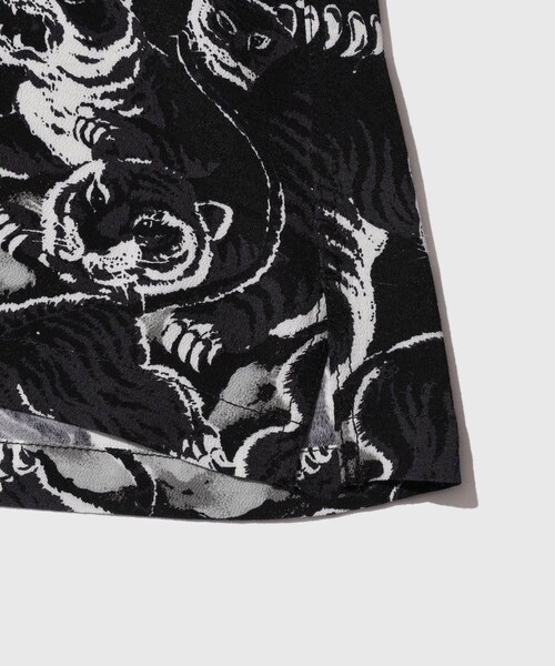 ADAM ET ROPE'(アダムエロペ)の「BLACK ALOHA レーヨンチリメンオープンカラーシャツ(シャツ/ブラウス・メンズ・ブラック系・L/M)」の12枚目の写真