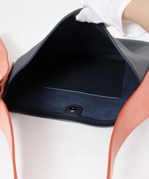 URBAN RESEARCH（アーバンリサーチ）の「Hender Scheme　one side belt bag（ショルダーバッグ・メンズ・navy/black・-）」の10枚目の写真