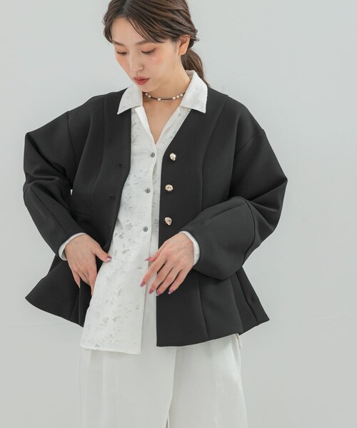 URBAN RESEARCH ROSSO（アーバンリサーチロッソ）の「『WEB限定』デザインボタンペプラムツイルジャケット（ノーカラージャケット・レディース・IVORY/BLACK・Free）」の17枚目の写真