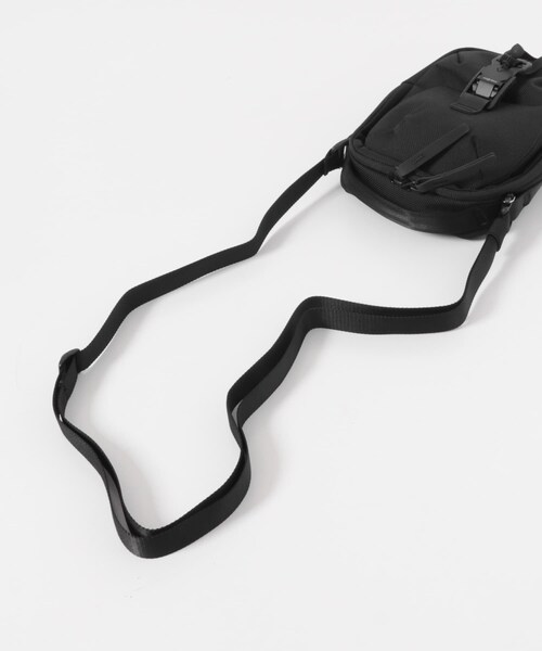 URBAN RESEARCH（アーバンリサーチ）の「Aer　Street Sling（ショルダーバッグ・メンズ・BLACK・FREE）」の6枚目の写真