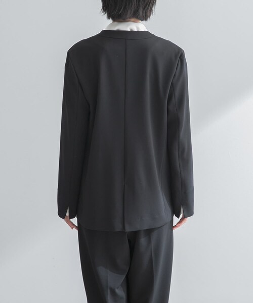 URBAN RESEARCH ROSSO（アーバンリサーチロッソ）の「ストレッチツイルノーカラージャケット（ノーカラージャケット・レディース・L.BEIGE/BLACK・36/38）」の5枚目の写真