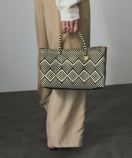 ADAM ET ROPE'（アダムエロペ）の「【Letra（レトラ）for SALON】PRAYA short XS/プラヤメル（かごバッグ・レディース・ブラック/ブラック系/オレンジ系・F）」の2枚目の写真