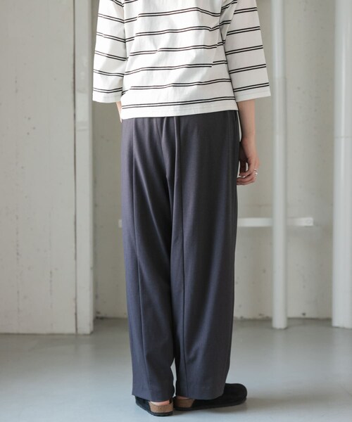 URBAN RESEARCH DOORS（アーバンリサーチドアーズ）の「FORK&SPOON　TRシームコクーンパンツ（その他パンツ・レディース・CHARCOAL/NAVY・1/2）」の16枚目の写真