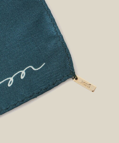 ROPE'（ロペ）の「【4 ARTIST for ROPE'】コラボ シルクスカーフ/Sサイズ（バンダナ/スカーフ・レディース・ダークグリーン/サックス/レッド/ピンク・F）」の7枚目の写真