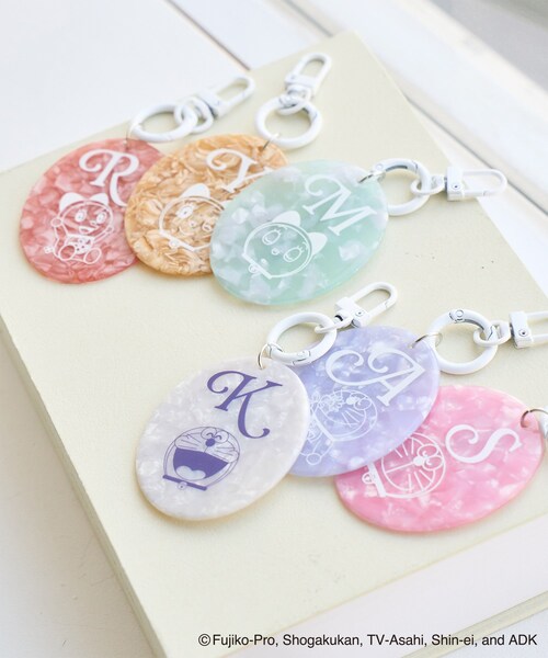 ROPE' PICNIC（ロペピクニック）の「【ドラえもんコレクション】マーブルカラーイニシャルアクリルチャーム（キーホルダー・レディース・ホワイト/ライトグリーン/サックス/レッド系/ピンク/イエロー系・F）」の15枚目の写真