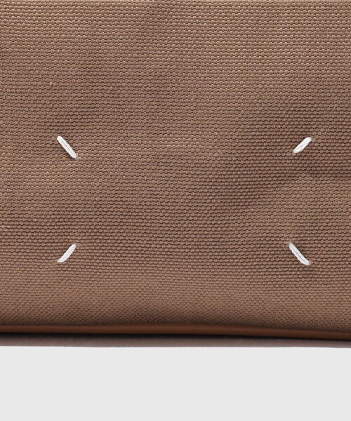 ADAM ET ROPE'(アダムエロペ)の「【Maison Margiela/メゾン マルジェラ】HIGH TECH POUCH(ハンドバッグ・メンズ・ベージュ・F)」の6枚目の写真