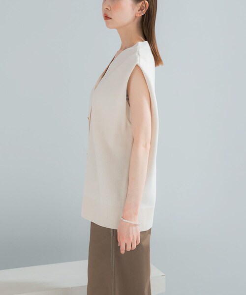 URBAN RESEARCH ROSSO（アーバンリサーチロッソ）の「ショルダータックニットベスト（ベスト・レディース・DARK BROWN/IVORY・Free）」の11枚目の写真