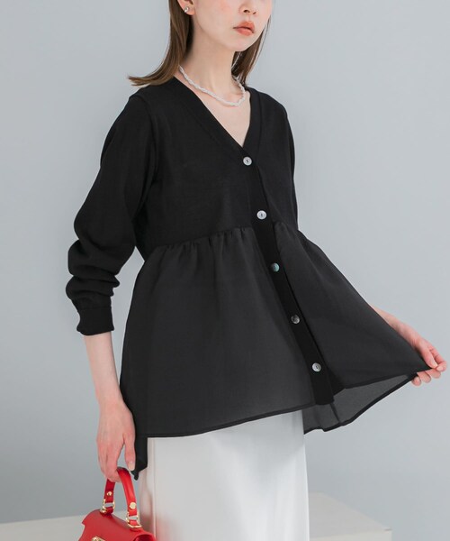 URBAN RESEARCH ROSSO（アーバンリサーチロッソ）の「『WEB限定』ドッキングペプラムカーディガン（ニット/セーター・レディース・SAX/BLACK/MUSCAT/WHITE・Free）」の13枚目の写真