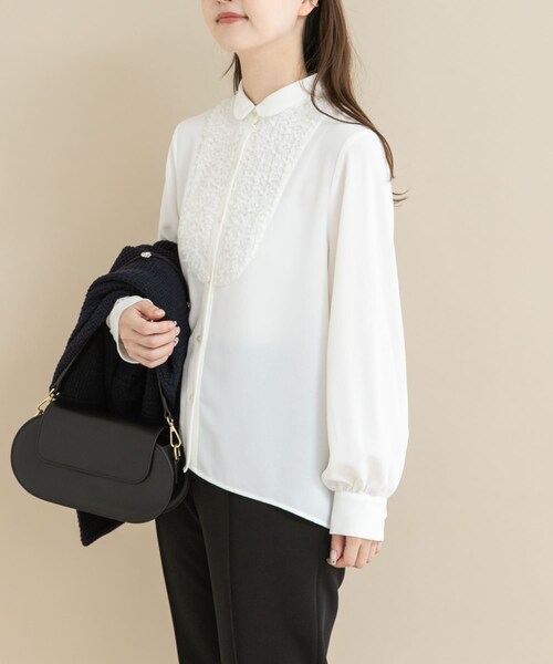 URBAN RESEARCH ROSSO（アーバンリサーチロッソ）の「『WEB/一部店舗限定』フロントレース切替ブラウス（シャツ/ブラウス・レディース・OFF/BLACK・Free）」の4枚目の写真