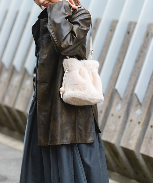 RODE SKO（ロデスコ）の「ウッドボールキンチャクファーバッグ（スカート・レディース・IVORY/MOCHA/BROWN・one）」の9枚目の写真