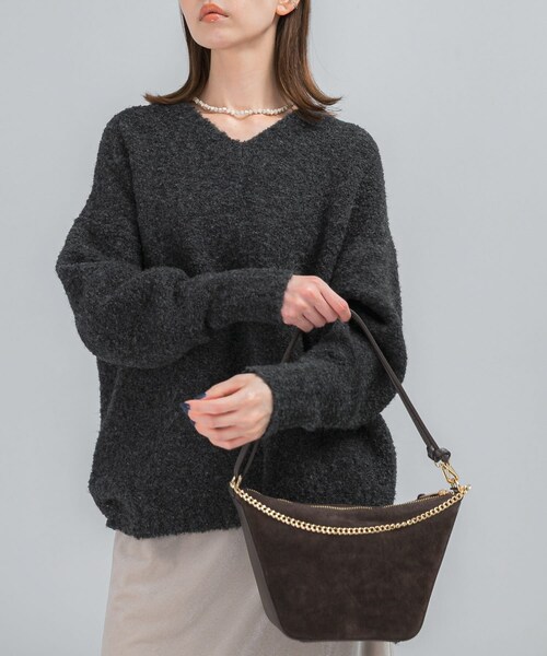 URBAN RESEARCH ROSSO（アーバンリサーチロッソ）の「『WEB限定』Vネックカーブスリーブニット（ニット/セーター・レディース・CORAL/CHARCOAL/MOCHA・Free）」の10枚目の写真