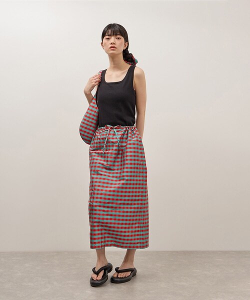 ADAM ET ROPE'(アダムエロペ)の「【COMING OF AGE(カミング オブ エイジ)】DRASTRING MAXI SKIRT(スカート・レディース・ブラック/キミドリ/ターコイズ/レッド・F)」の15枚目の写真