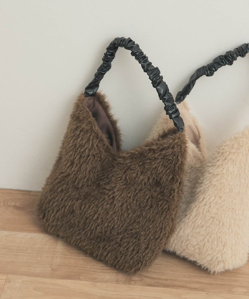 URBAN RESEARCH DOORS（アーバンリサーチドアーズ）の「ファーハンドルバッグ（トートバッグ・レディース・IVORY/BROWN・one）」の2枚目の写真