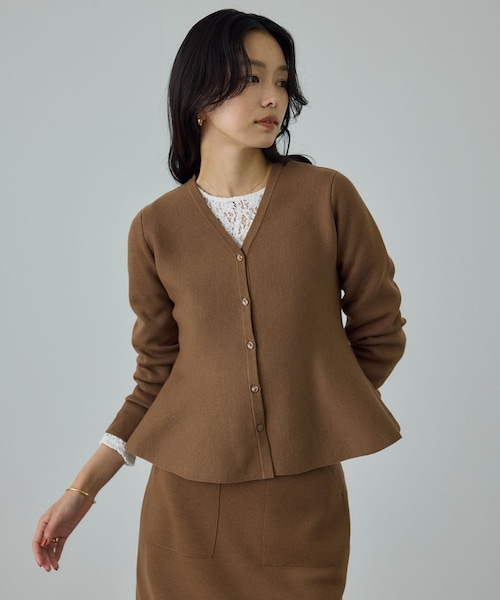 ROPE'(ロペ)の「ウール混ニットペプラムカーディガン/イージーケア・セットアップ対応(ニット/セーター・レディース・ブラック/ブラウン・F)」の2枚目の写真