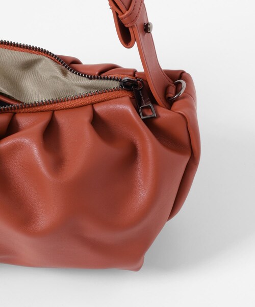 THE GOODLAND MARKET（ザグッドランドマーケット）の「ALICE MARTHA　ERIN（ショルダーバッグ・レディース・0 BLACK/71 SILVER/A OLIVE/A BRICK・FREE）」の16枚目の写真