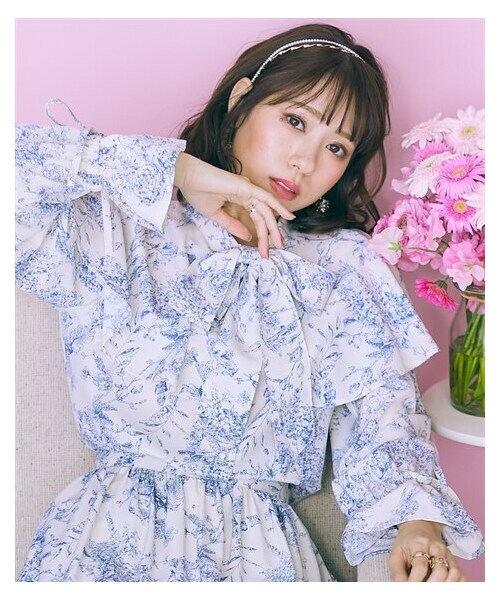 nissen（ニッセン）の「大きいサイズ 線画花柄プリントブラウス　marun（シャツ/ブラウス・レディース・ブル―/ダークグリーン・L/LL/3L/4L/5L/6L/8L/10L）」の2枚目の写真