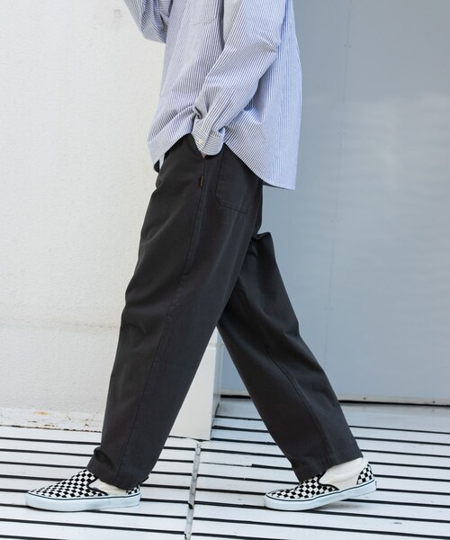 URBAN RESEARCH Sonny Label（アーバンリサーチサニーレーベル）の「ベーシックワイドイージーチノパンツ（チノパンツ・メンズ・ブラック/チャコール/ネイビー/ベージュ・S/M/L）」の5枚目の写真