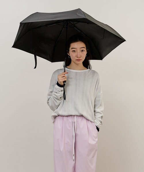 ADAM ET ROPE'(アダムエロペ)の「形状記憶折りたたみ晴雨兼用傘/遮光(折りたたみ傘・レディース・ブラック/グレー・F)」の6枚目の写真