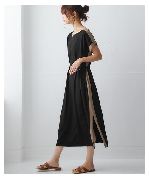 nissen（ニッセン）の「サイドポケット付ロング丈ワンピース（選べるデザイン）＜大きいサイズ有＞（ワンピース・レディース・モカ×黒(配色)/黒×モカ(配色)/ブルーグリーン(裾フレア)/黒(裾フレア)/黒(肩タック)/黒(胸ポケット)/チャコールグレー(胸ポケット)/タック袖:カーキ/衿・袖配色:黒×チャコールグレー/配色:カーキ×黒/タック袖:ベージュ/スキッパー:ブルーグレー/裾フレア:チャコールグレー/配色:チャコールグレー×黒/ドロスト:黒×チャコールグレー/ドロスト:モカ×黒/配色:黒×モカ/配色:黒×チャコールグレー/スキッパー:チャコールグレー/サイド配色:チャコールグレー×黒/袖シアー:黒/モモンガ:ブルーグレー・S/M/L/LL/3L/4L/5L/6L/8L/10L）」の3枚目の写真