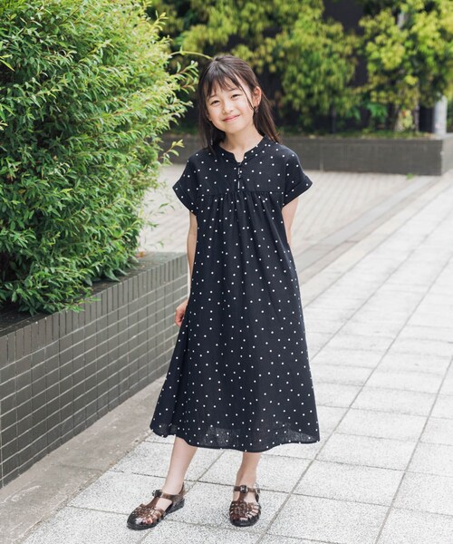 URBAN RESEARCH DOORS(アーバンリサーチドアーズ)の「『親子リンク』リネンリヨセルドットワンピース(KIDS)(ワンピース・キッズ・BLACK/NATURAL・105(100-110)/120(115-125)/135(130-140))」の6枚目の写真