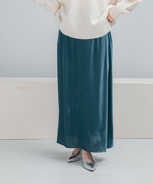 URBAN RESEARCH ROSSO（アーバンリサーチロッソ）の「ベロアロングスカート（スカート・レディース・GREIGE/BLUE・36/38）」の5枚目の写真