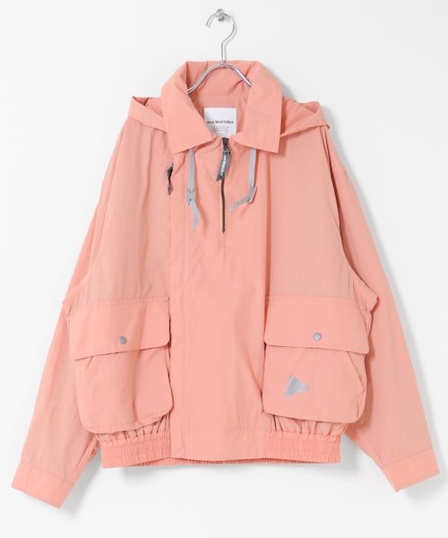 EKAL(エカル)の「and wander WATER REPELLENT LIGHT JACKET2(ブルゾン・メンズ・CHARCOAL/PINK・M/L)」の2枚目の写真