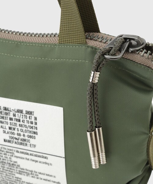 ADAM ET ROPE'（アダムエロペ）の「【elephant TRIBAL fabrics/エレファントトライバルファブリクス】Back in the Pouch（ショルダーバッグ・メンズ・ブラック/カーキ・F）」の22枚目の写真