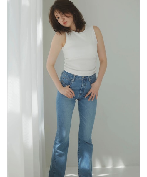 dazzlin（ダズリン）の「【吉田朱里】メイクアップフレアデニムパンツ（デニムパンツ・レディース・アイスブルー/インディゴ・XS/S/M/L）」の12枚目の写真