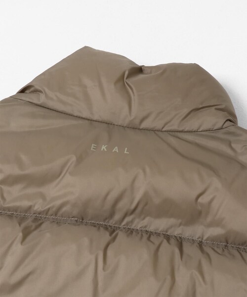 EKAL(エカル)の「TAION 別注ダウンベスト(ベスト・メンズ・DARK GREY/KHAKI・M/L)」の13枚目の写真