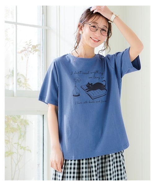 nissen（ニッセン）の「【吸汗速乾】裾ラウンドプリントＴシャツ＜大きいサイズ有＞（Tシャツ/カットソー・レディース・オフホワイト:フレンチロゴ/黒:フレンチロゴ/在庫限り_黒:ロゴ/在庫限り_アイスブルー:カレッジロゴ/在庫限り_オフホワイト:カレッジロゴ/在庫限り_ピンクベージュ:花ロゴ/在庫限り_グレージュ:草木/在庫限り_ライトカーキ:ブックネコ/在庫限り_杢グレー:胸ネコ/在庫限り_グレージュ:胸ネコ/オートミール:花/グレージュ:大人ロゴ/グレー:カレッジロゴ/黒:胸ネコ/ブルー:ブックネコ/ダスティピンク:オーシャン/ダスティミント:ペンギン/ライトグレー杢:ネコ/コーラルピンク:花/ネイビー:スマイル/アイスブルー:ハートロゴ・S/M/L/LL/3L/4L/5L/6L）」の17枚目の写真