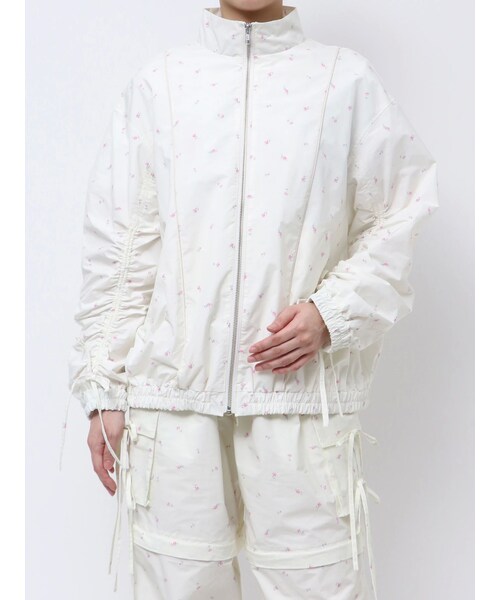 CALNAMUR（カルナムール）の「METTALLIC VOLUME BLOUSON/メタリックボリュームブルゾン（ブルゾン・レディース・アイボリー/ピンク/ミックス・F）」の5枚目の写真