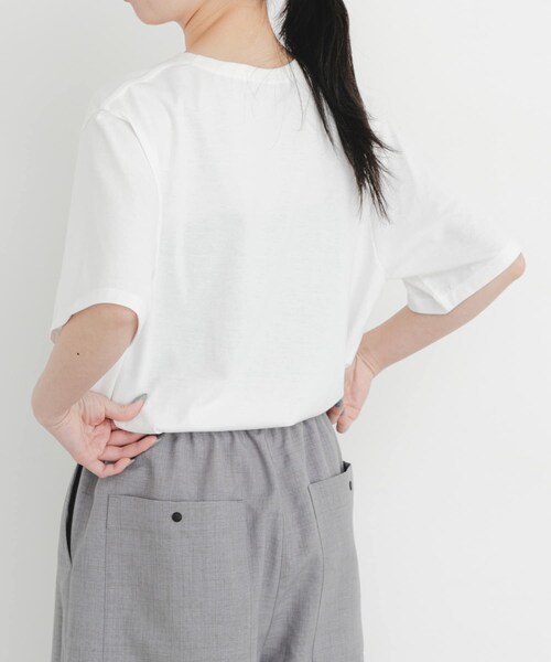 EKAL（エカル）の「フォトプリントショートスリーブTシャツ（Tシャツ/カットソー・レディース・ホワイト/ベージュ/グレー・One）」の5枚目の写真