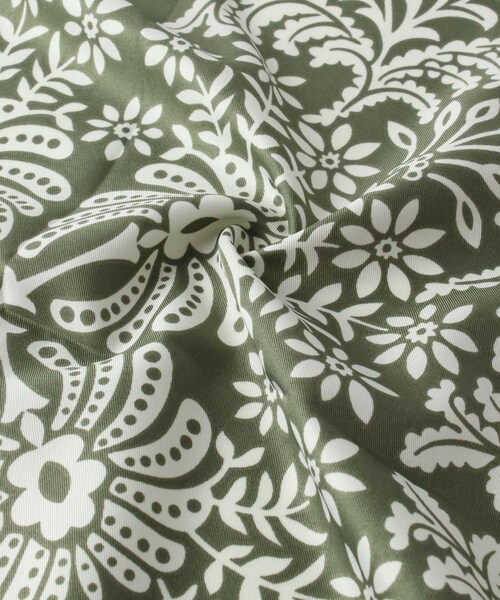 URBAN RESEARCH DOORS(アーバンリサーチドアーズ)の「ボタニカル柄スカーフ(バンダナ/スカーフ・レディース・GRAY/GREEN/ORANGE・One/one)」の11枚目の写真