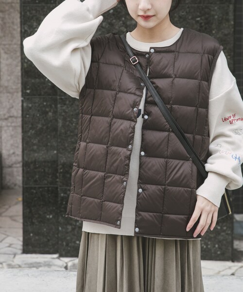 ITEMS URBANRESEARCH（アイテムズ アーバンリサーチ）の「TAION　CrewNeck Button Down Vest（その他アウター・メンズ・BLK/CHA/D.BROWN/KHK/NVY・M/L/XL）」の3枚目の写真