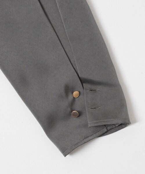 URBAN RESEARCH ROSSO（アーバンリサーチロッソ）の「ピーチサテンデザインスリーブブラウス（シャツ/ブラウス・レディース・OFF WHITE/CHARCOAL・Free）」の20枚目の写真