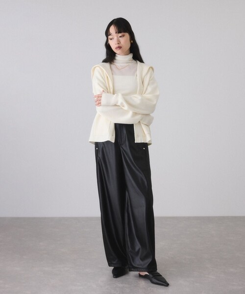 ADAM ET ROPE'(アダムエロペ)の「グロスボンディングコクーンパンツ(その他パンツ・レディース・ブラック/ライトグリーン・36/38)」の14枚目の写真