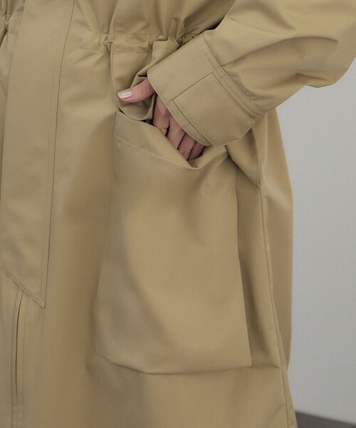 ADAM ET ROPE'（アダムエロペ）の「3レイヤーミリタリーコート / KAJIF（ミリタリージャケット・レディース・ブラック/ベージュ・F）」の20枚目の写真