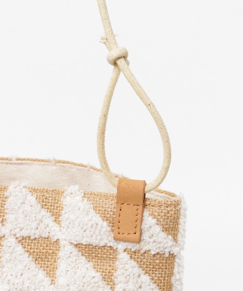 URBAN RESEARCH ROSSO（アーバンリサーチロッソ）の「beej　インドメイドループ柄バッグ（かごバッグ・レディース・WHITE・-）」の8枚目の写真