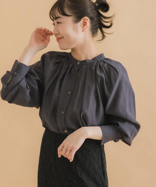 URBAN RESEARCH ROSSO（アーバンリサーチロッソ）の「ランダムタックセミシアーブラウス（シャツ/ブラウス・レディース・off/light pink/charcoal・FREE）」の2枚目の写真