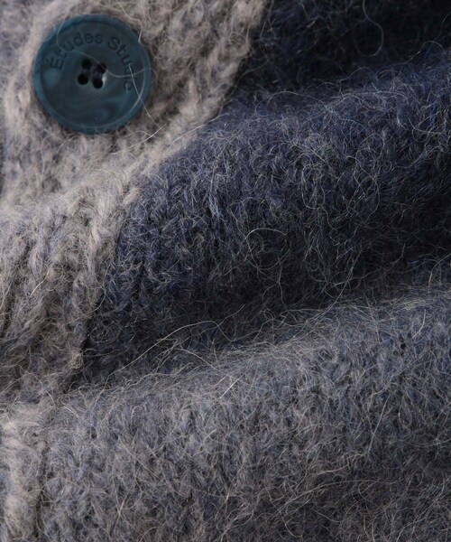 ADAM ET ROPE'(アダムエロペ)の「【Etudes Studio/エチュードストゥディオ】ALPACA CARDIGAN(カーディガン/ボレロ・メンズ・ネイビー系/レッド系・2/3)」の11枚目の写真