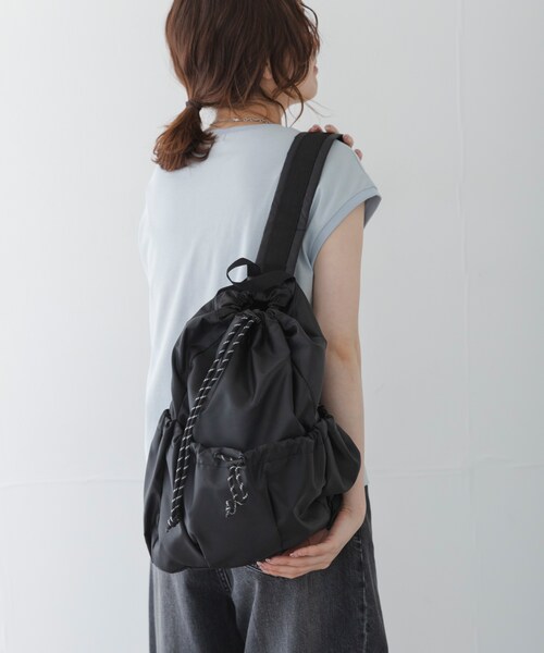 URBAN RESEARCH Sonny Label（アーバンリサーチサニーレーベル）の「撥水ワンショルダーボディバッグ（バックパック/リュック・レディース・ブラック/ブラウン・One）」の4枚目の写真
