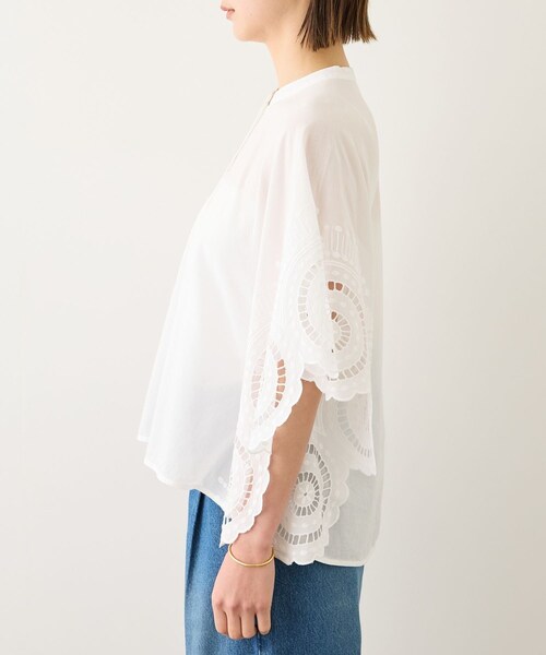 ROPE'(ロペ)の「INDIAコットンボイルシフリー刺繍ケープ(ポンチョ)ブラウス/セットアップ対応・イージーケア(シャツ/ブラウス・レディース・ブラック/ホワイト・F)」の21枚目の写真